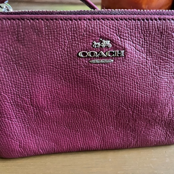 Coach Small Wristlet  fuchsia Pebble Leather - Picture 3 of 6